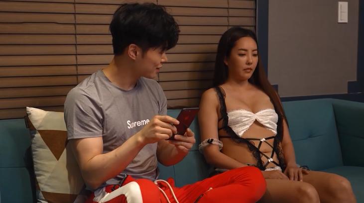 phim sex đi ỉa Anh trai xuất tinh lên mặt nhỏ em kế xinh đẹp